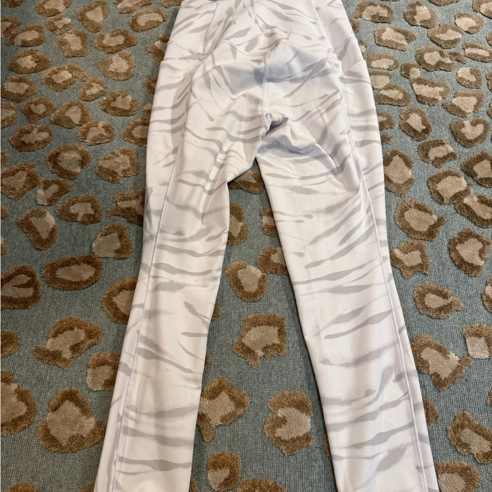 Athleta Cream and Gray Stash Pocket Tights - Picture 5 of 6